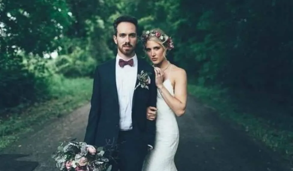 Homem se casa com a mulher que o impediu de se suicidar na adolescência