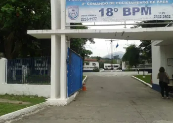 POLICIAL É BALEADO EM BAIRRO NA ZONA OESTE
