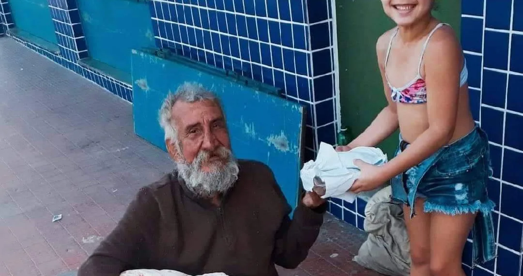 ENSINE SEU FILHO A PRATICAR O BEM