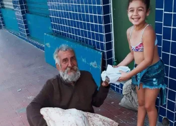 ENSINE SEU FILHO A PRATICAR O BEM