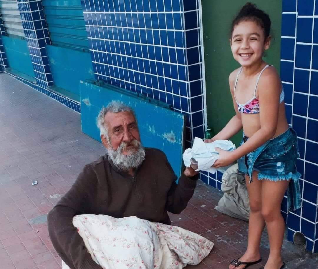 ENSINE SEU FILHO A PRATICAR O BEM