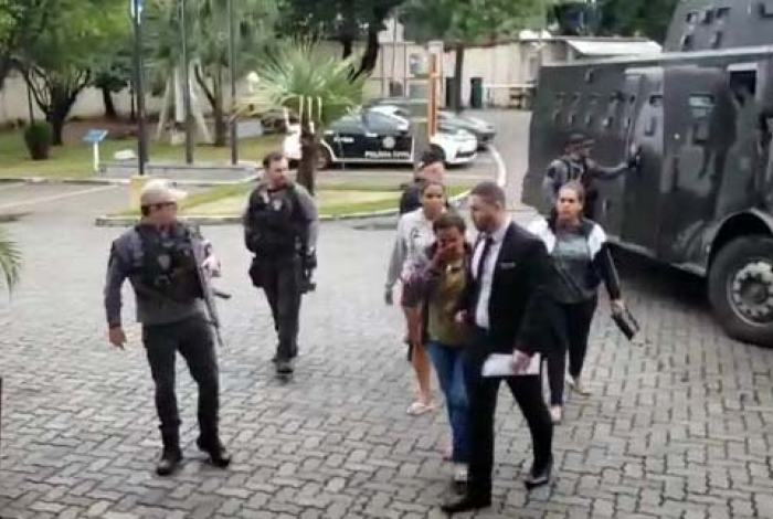 Mulher de Celsinho da Vila Vintém é presa