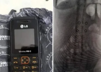 MULHER É FLAGRADA COM CELULAR NO ÂNUS TENTANDO ENTRAR EM PRESÍDIO NO RJ