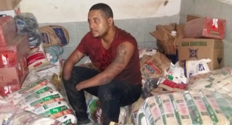 Homem sem as duas mãos é preso por envolvimento em roubo de carga