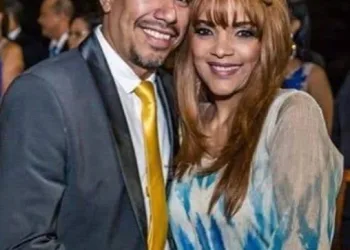 FLORDELIS FAZ POSTAGEM RELEMBRANDO MORTE DO MARIDO: ‘CADÊ VOCÊ AQUI PARA ME PROTEGER?’
