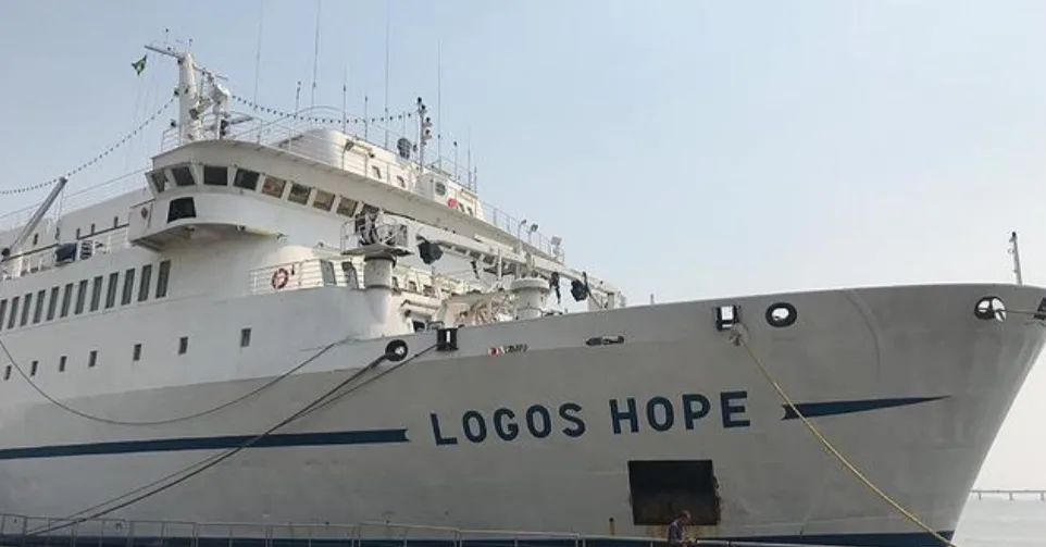 Maior livraria flutuante já está no Píer Mauá