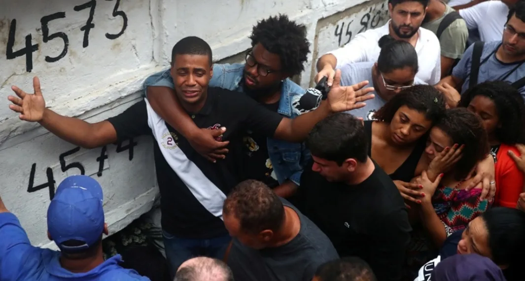 Enterro de Ágatha Félix é marcado por comoção e