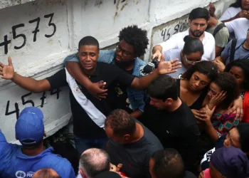 Enterro de Ágatha Félix é marcado por comoção e
