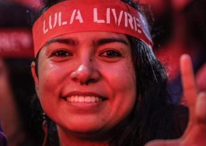 Advogada cria o PTinder, aplicativo de namoro para pessoas de esquerda