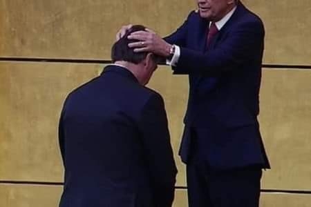 BOLSONARO RECEBE UNÇÃO DO BISPO EDIR MACEDO NO TEMPLO DE SALOMÃO