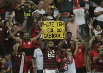 GABIGOL SERÁ JULGADO NO STJD POR COMEMORAR GOL DO FLAMENGO COM CARTAZ