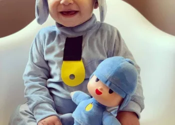 Bebê que morreu afogado em banheira é enterrado