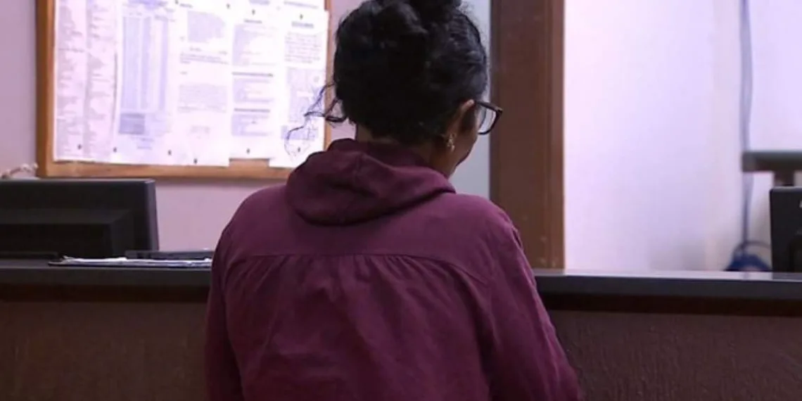 AVÓ JOGA ÁGUA FERVENDO NO NETO POR MAU COMPORTAMENTO