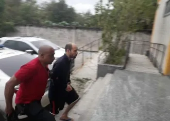 HOMEM É PRESO SUSPEITO DE PERSEGUIR E AMEAÇAR A EX NO RJ