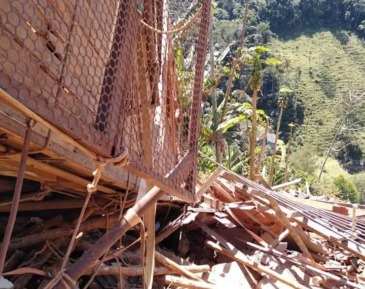 TRAGEDIA NO RJ!! ACIDENTE MATA 1 E FERE DUAS PESSOAS
