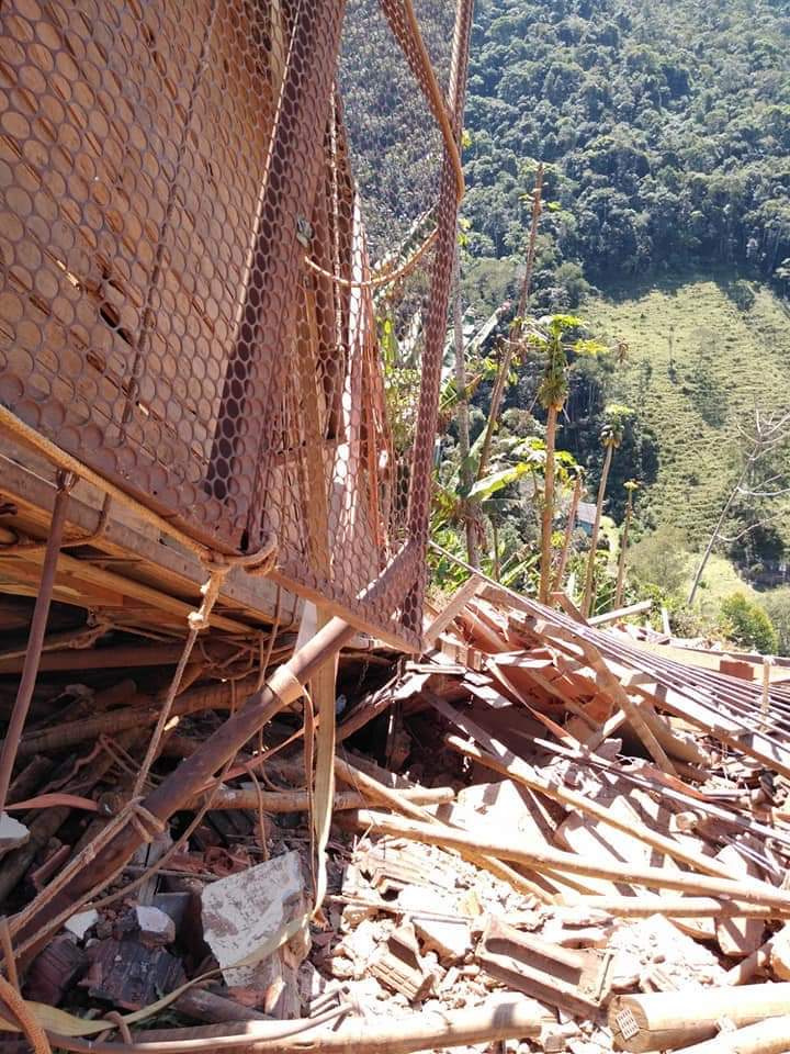 TRAGEDIA NO RJ!! ACIDENTE MATA 1 E FERE DUAS PESSOAS