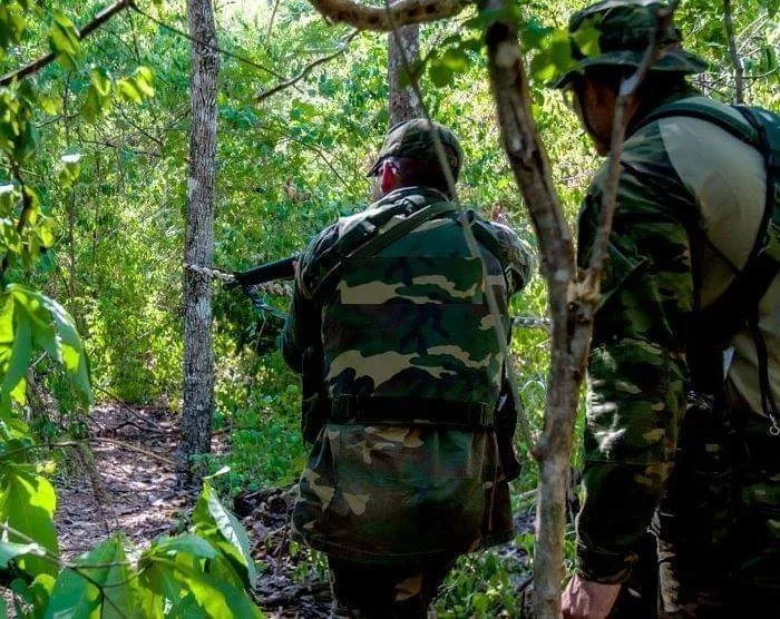 POLICIAIS PRENDEM BANDIDOS FUGIDOS DO RJ NA ILHA GRANDE