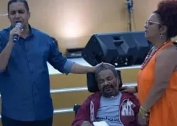 CANDOMBLECISTA, MULHER DE ARLINDO CRUZ EXPLICA CULTO NO ANIVERSÁRIO DO CANTOR