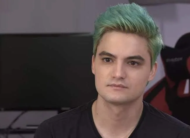 FELIPE NETO ACIONA POLÍCIA E TIRA A MÃE DO BRASIL POR CONTA DE AMEAÇAS