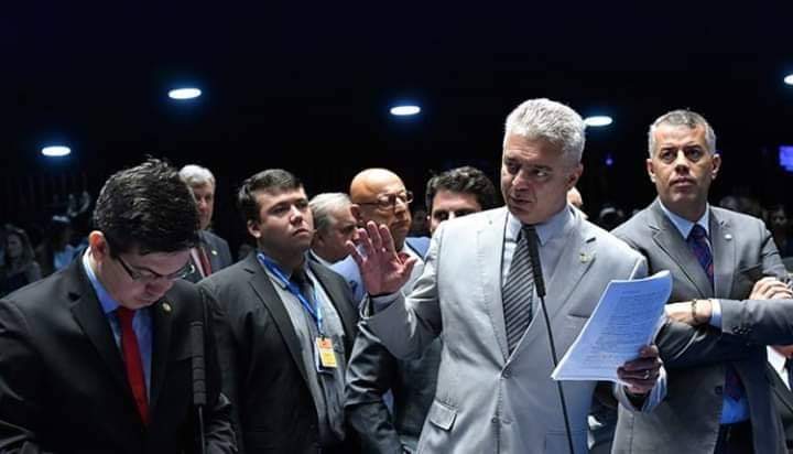 FLAVIO BOLSONARO FORA DO PSL?