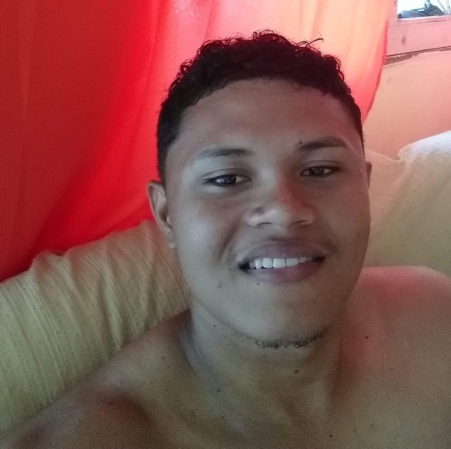 TRABALHADOR É BALEADO EM COMUNIDADE NA ZONA OESTE
