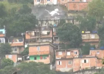 URGENTE!! OUTRA CRIANÇA Ê BALEADA EM COMUNIDADE NO RJ