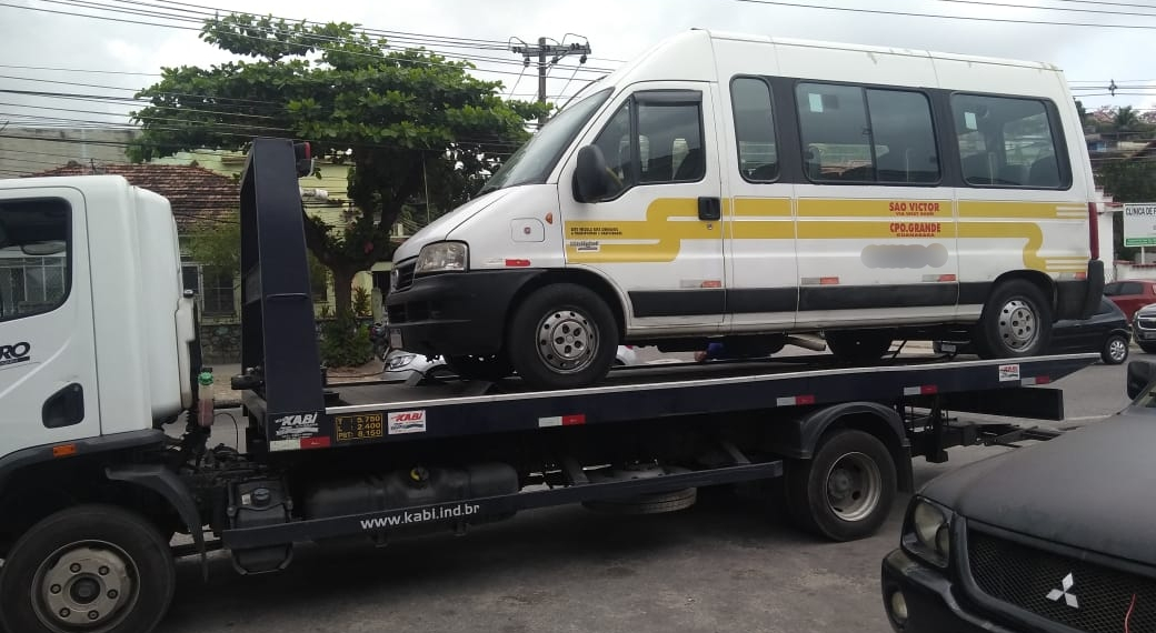 Fiscais da CETC removem 83 vans e kombis piratas das ruas de Campo Grande, Bangu e Santa Cruz