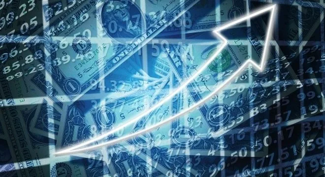 Economistas aconselham como investir durante alta do dólar