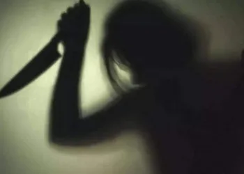Mulher tenta matar sua amiga com facão porque emagreceu e ela não