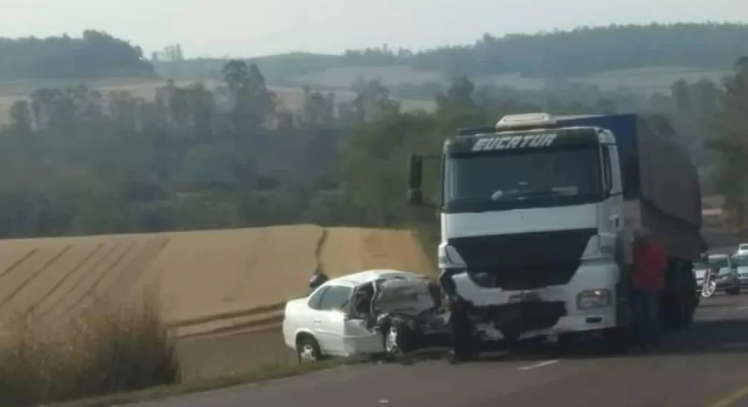 Antes de jogar seu carro em caminhão, ex manda filho gravar despedida: ‘Adeus, mãe’
