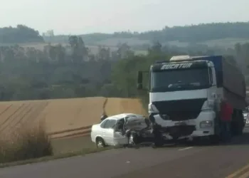 Antes de jogar seu carro em caminhão, ex manda filho gravar despedida: ‘Adeus, mãe’