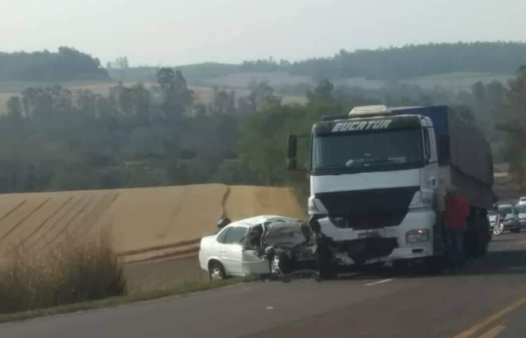 Antes de jogar seu carro em caminhão, ex manda filho gravar despedida: ‘Adeus, mãe’