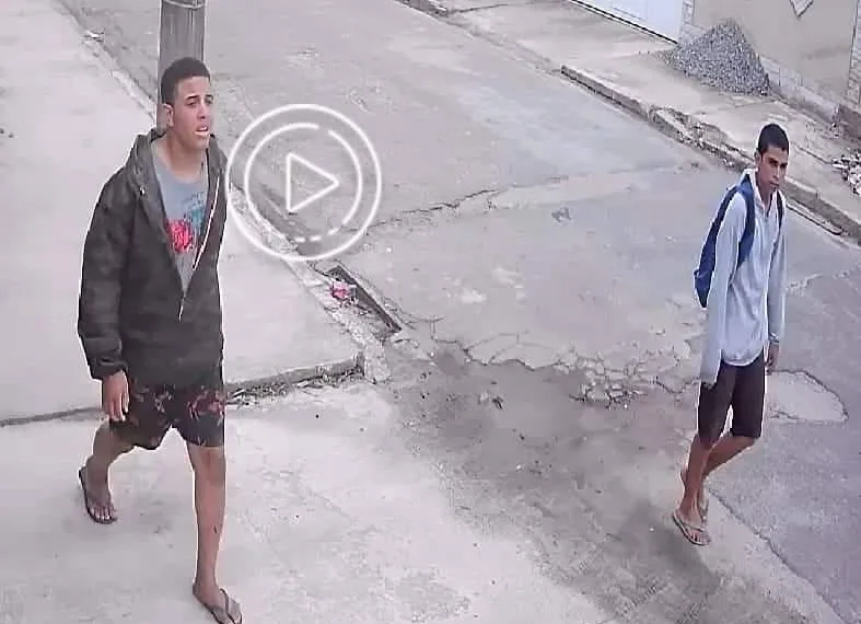 DOIS ASSALTANTES  ROUBARAM UM UBER COM PASSAGEIROS  EM CAMPO GRANDE( VIDEO)