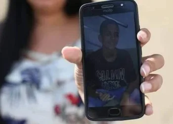 8 JOVENS SÃO BRUTALMENTE MORTOS E LANÇADOS AOS PORCOS EM COMUNIDADE DO RJ