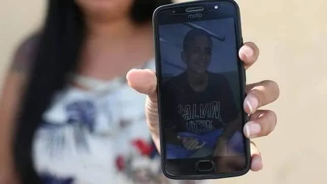 8 JOVENS SÃO BRUTALMENTE MORTOS E LANÇADOS AOS PORCOS EM COMUNIDADE DO RJ