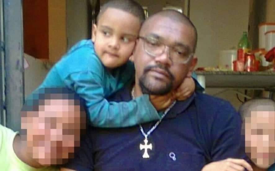 Pai provoca acidente para matar ele e o filho, e se vingar de ex-mulher