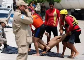 Encontrado corpo de jovem que se afogou em praia do RJ