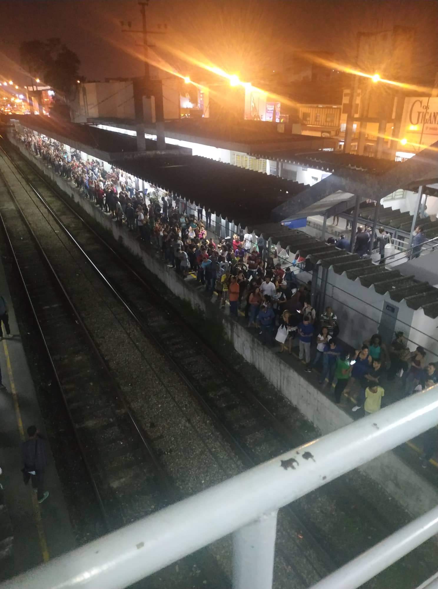 URGENTE!! HOMEM ACABA DE SE MATAR EM ESTAÇÃO DE TREM EM CAMPO GRANDE(FOTOS)