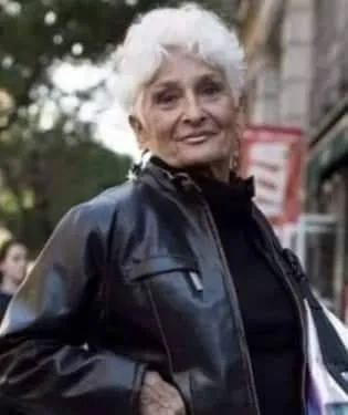 EM APP DE PAQUERA HÁ 8 MESES, IDOSA DE 83 ANOS JÁ FEZ SEXO COM MAIS DE 50 HOMENS