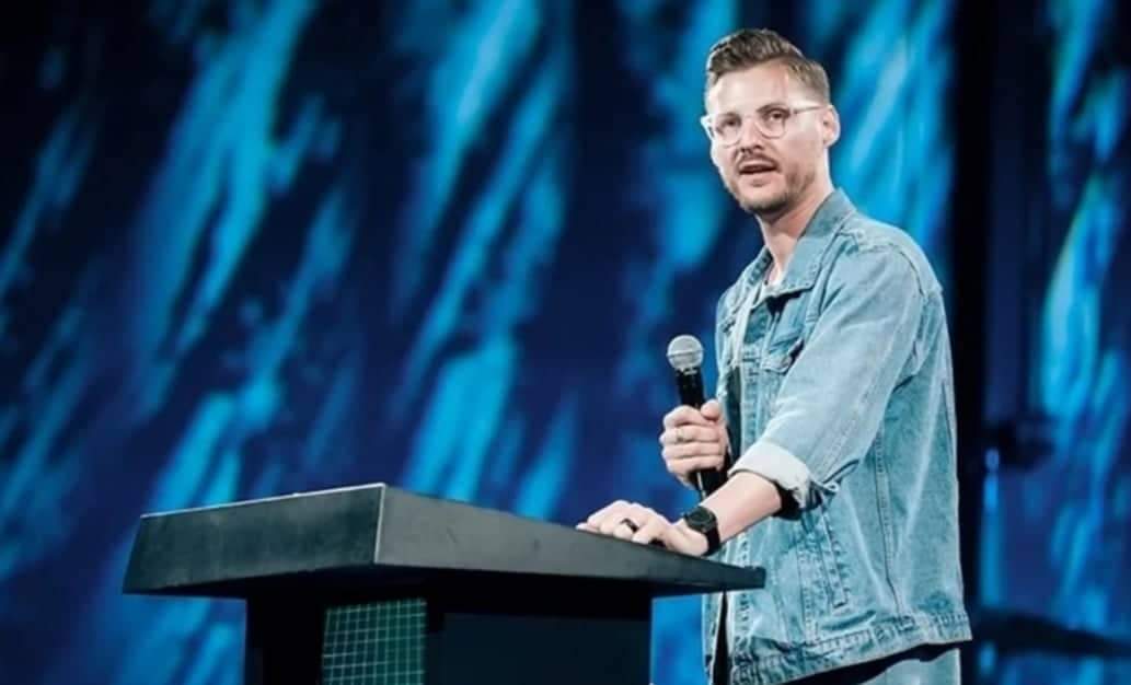 Pastor comete suicídio após luta contra depressão