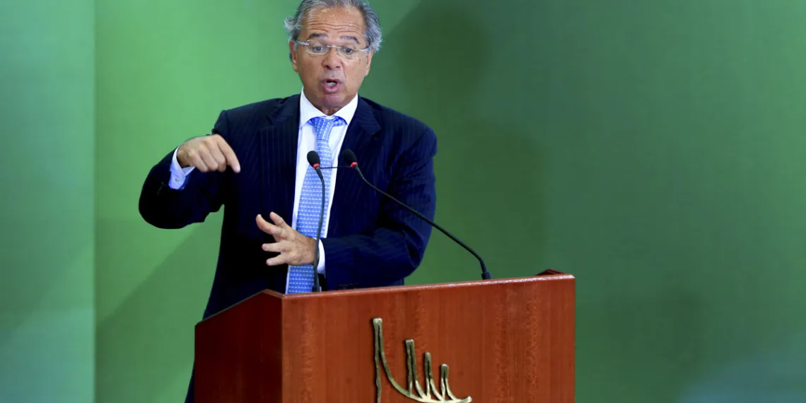 Guedes assina portaria dobrando limite de compras em free shops