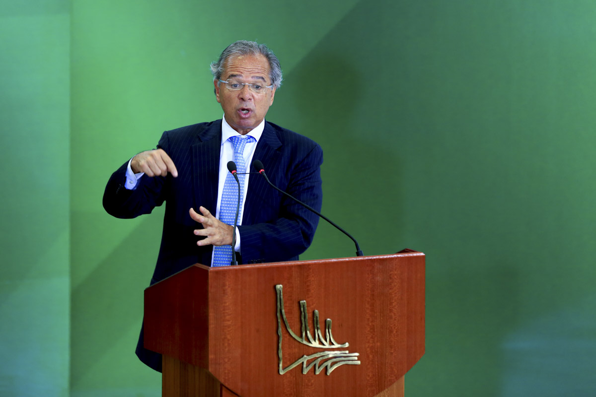 Guedes assina portaria dobrando limite de compras em free shops