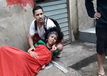 Mãe dá à luz na rua à espera de ambulância na Zona Oeste