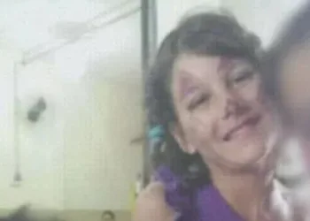 Menina é encontrada morta pendurada em árvore durante festa escolar