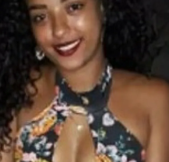 Jovem é encontrada morta no quintal da casa do namorado no RJ