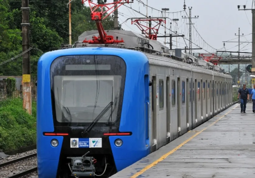 Homem é atropelado por trem na estação Santíssimo