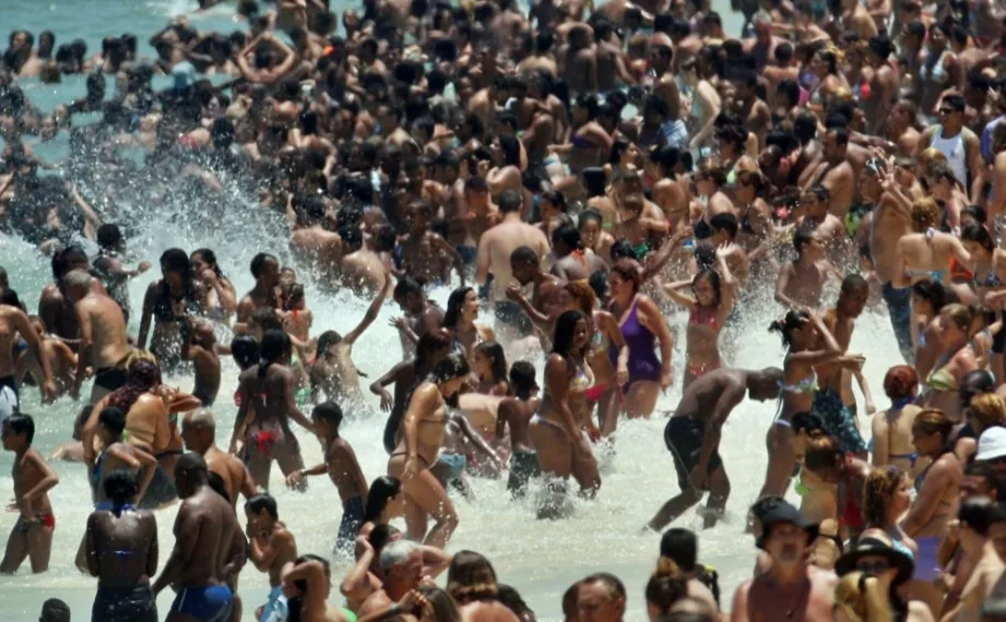 Às 7h30 desta manhã de segunda, os termômetros já marcavam 30ºC