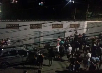 UM HOMEM MORREU E OUTROS TRÊS FICARAM FERIDOS EM ATAQUE A TIROS NO RJ