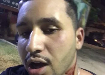 DJ AGRIDE FÃ EM FESTA NA ZONA OESTE( VIDEO)