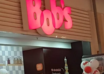 MULHER SE REVOLTA COM O BOBS DE UM SHOPPING NA ZONA OESTE